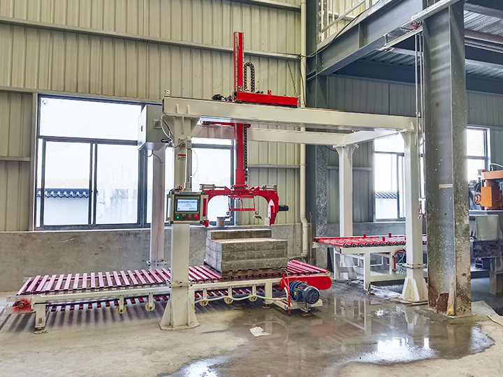 路沿石上下料機（夾式款（kuǎn））